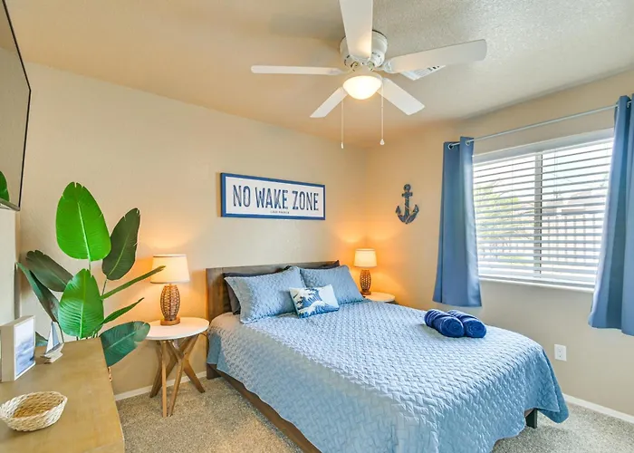 Game Room + Fire Pit : Lake Havasu Retreat!