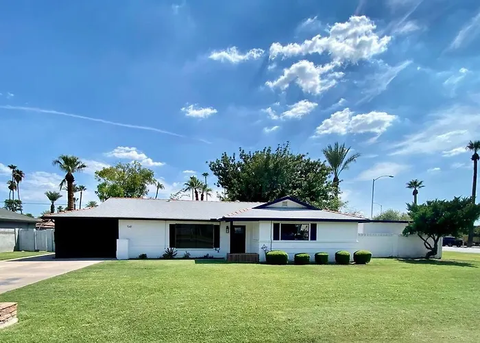 Newly Remodeled Beauty In Phoenix