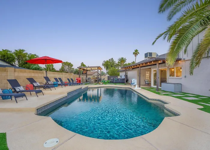 Central Location, Heated Pool, Hot Tub, Game Room