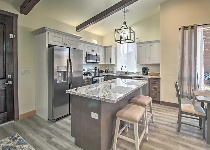 < 3 Mi To Fool Hollow Lake: Show Low Townhome