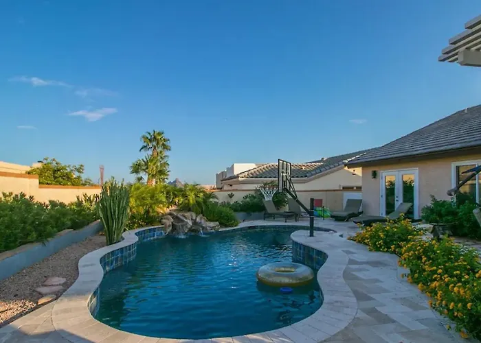 Spectacular Hilltop Home Wresort Like Backyard