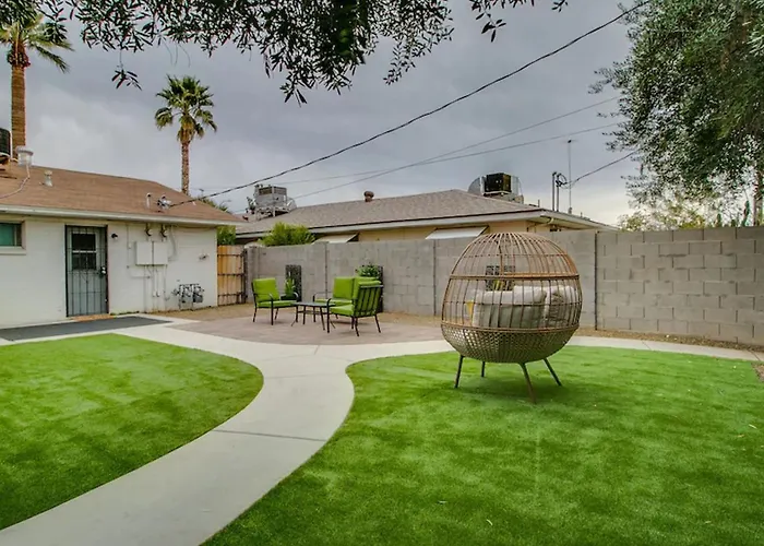 Remodeled 2 Bdrm W Yard In Old Town Scottsdale