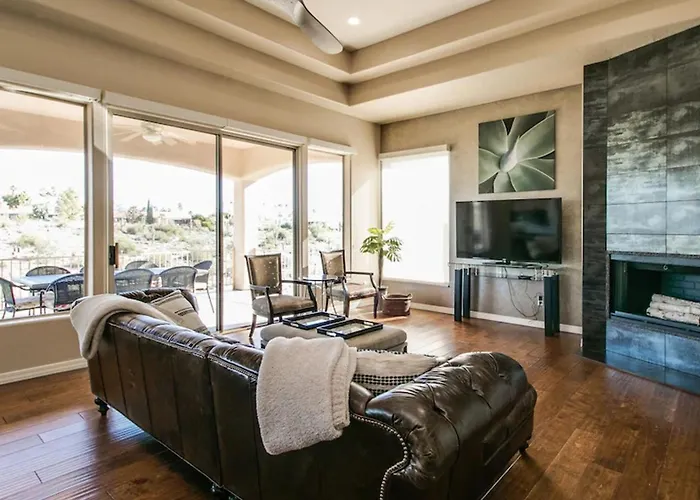 Fabulous 4-Bdrm Wbreathtaking Views Pool