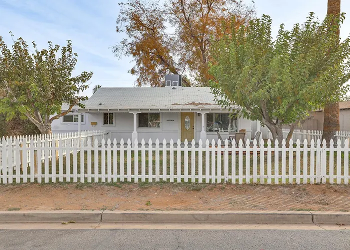 5 Mi To Dtwn: Pet-Friendly Phoenix Gem W/ Patio