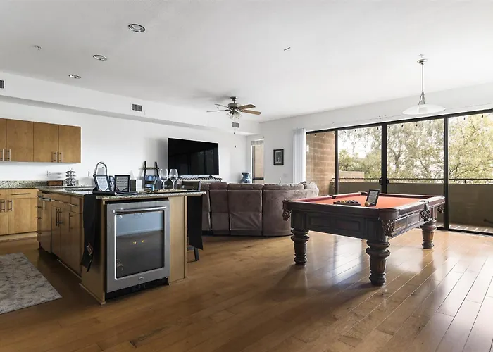 Step Out To Historic Old Town Scottsdale 2 King/2Bath W/Pool