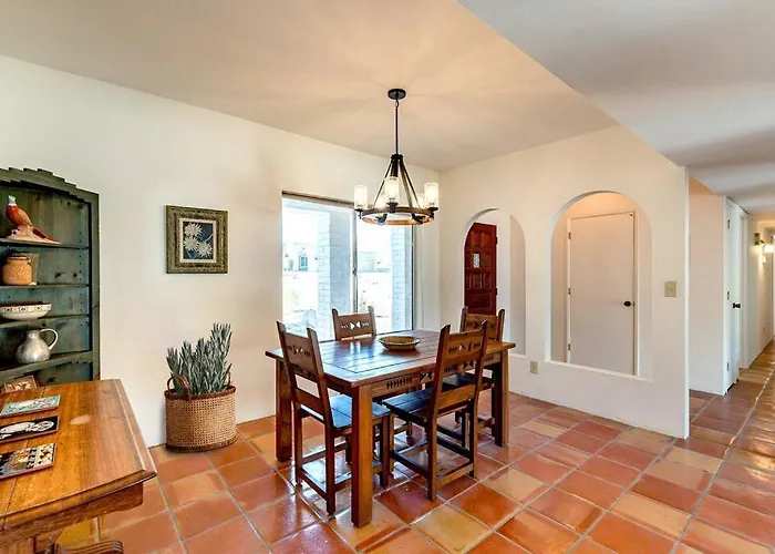 Sabino Canyon Vista - Serene Desert Escape With Pool & Grill, Sleeps 8
