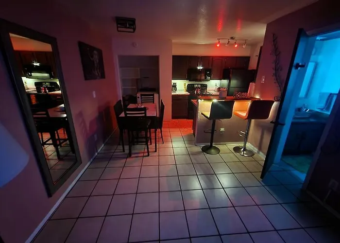 Trendy Condo: Location, Entertainment + Value!
