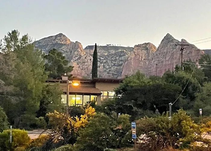 Spacious Home-Walk To Uptown-Views-Hottub-Gameroom