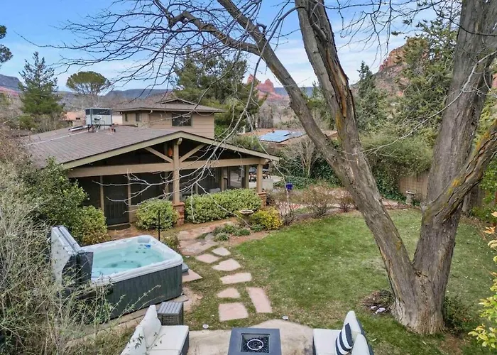 Upscale Uptown Retreat Home With Hottub And Views