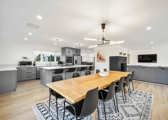 Uptown Sedona Retreat Wit Views And Hot Tub