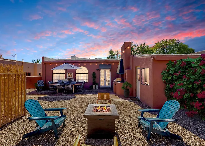 Cactus Cavern - Charming Basement Studio Guesthouse 2 Blocks From Uofa