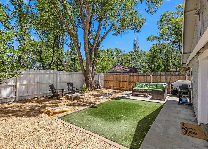 5 Minute Walking To Downtown, Nau, Coffee Shops, Shopping, Parks And More!