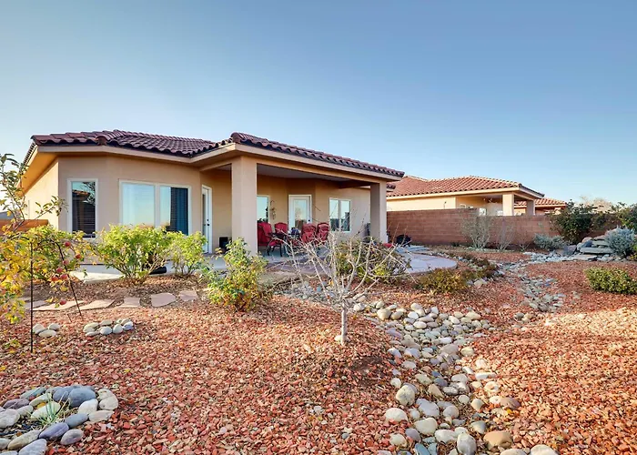 Fire Pit & Mountain Views: Horseshoe Bend Retreat