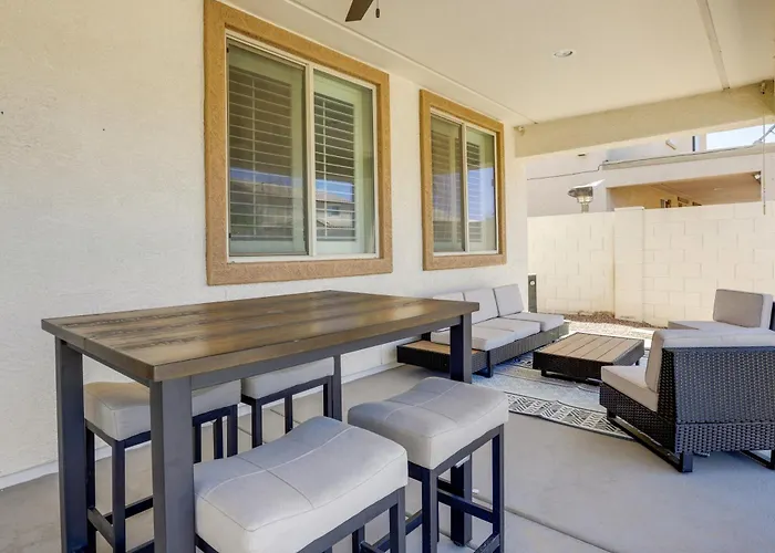 Pool, Fire Pit: Luxe Family Home In Goodyear