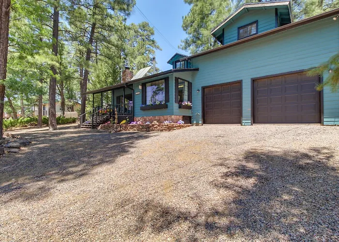 2 Mi To Rainbow Lake: Home W/ Furnished Deck!