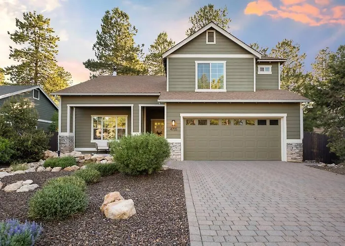 The Rock Trail House+Renovated+Modern+Fireplace+Ev+Nice Yard