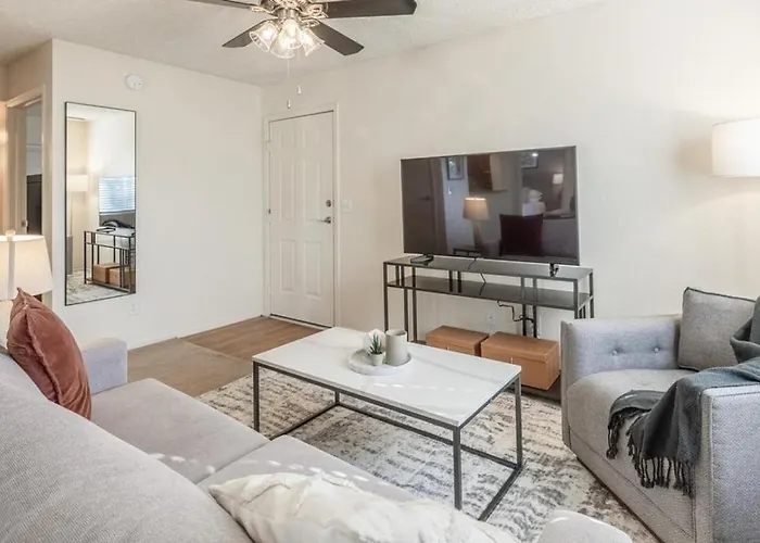 Landing Modern Apartment With Amazing Amenities