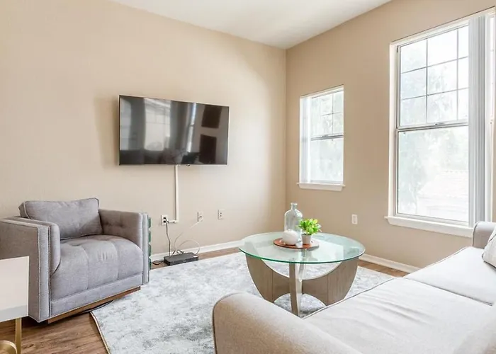 Landing Modern Apartment With Amazing Amenities