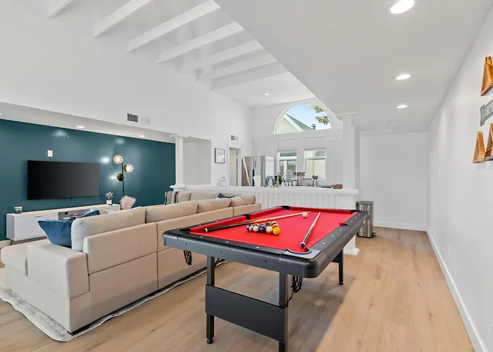 Luxurious Uptown Phoenix Townhome Perfect Location And Family Friendly