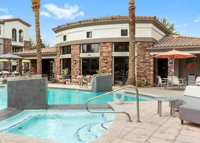 Two Cozysuites Glendale By The Stadium With Pool 4 & 18