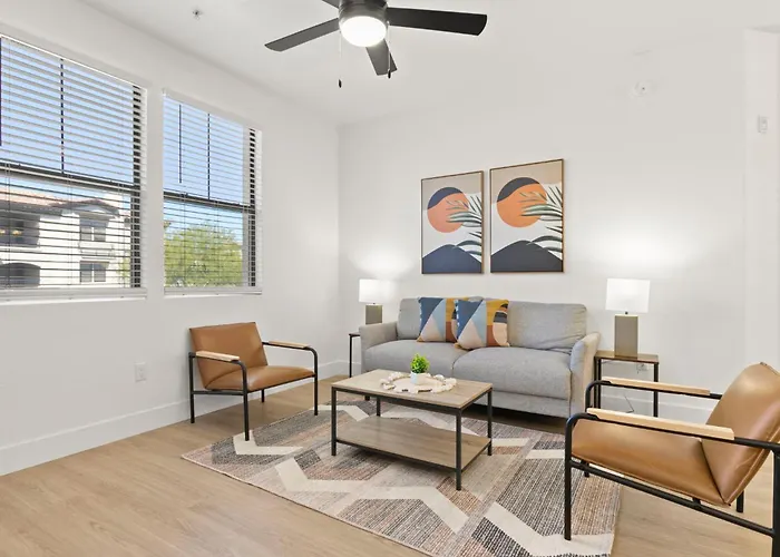 Cozysuites Glendale By The Stadium With Pool 13
