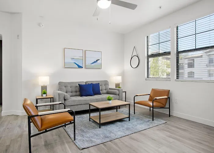 Cozysuites Glendale By The Stadium With Pool 12