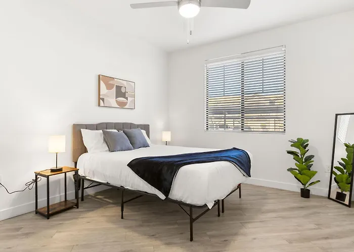 Cozysuites Glendale By The Stadium With Pool 17