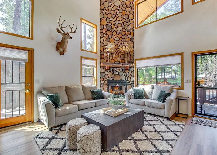 Pet-Friendly Cabin W/ Fire Pit In Pinetop!