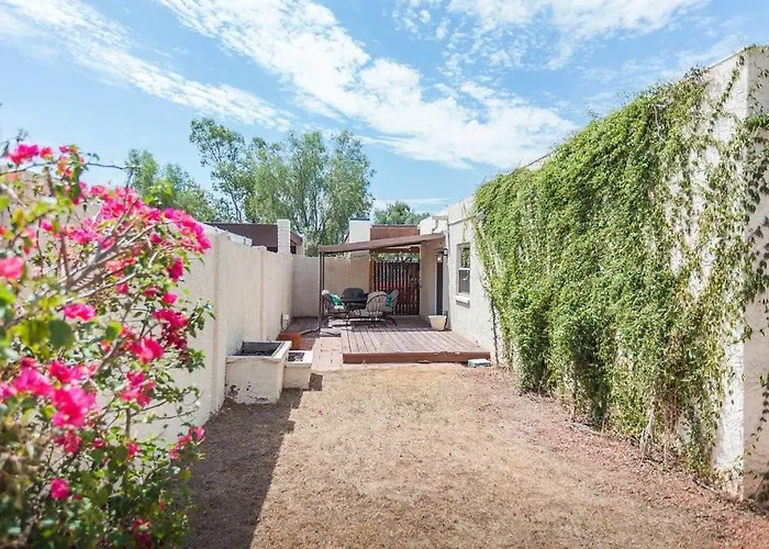 Private Patio-Cubbies Close By-Easy Freeway Access