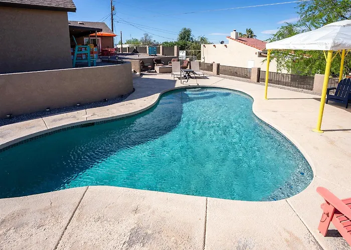 Modern Desert Delight! 4- Bedrooms, Pool, Gameroom