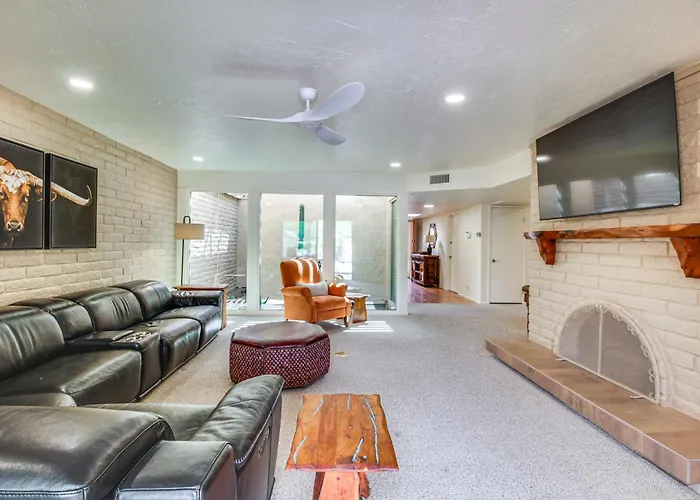 Tucson Townhome W/ Mountain View, Pool Access!