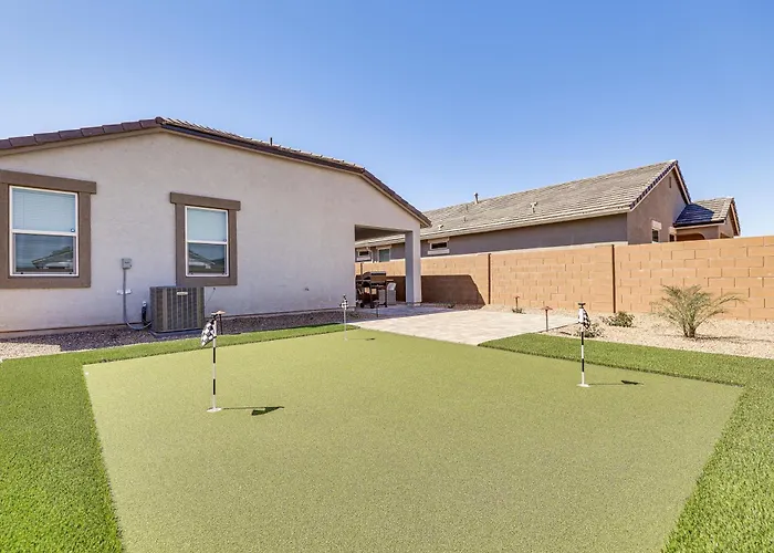 Maricopa Home W/ Putting Green & Covered Patio!