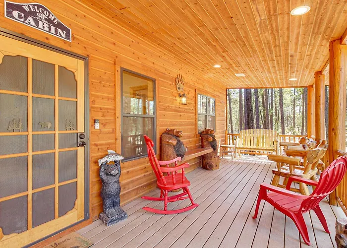 Rustic Lakeside Cabin On 3 Acres W/ Nature Views!