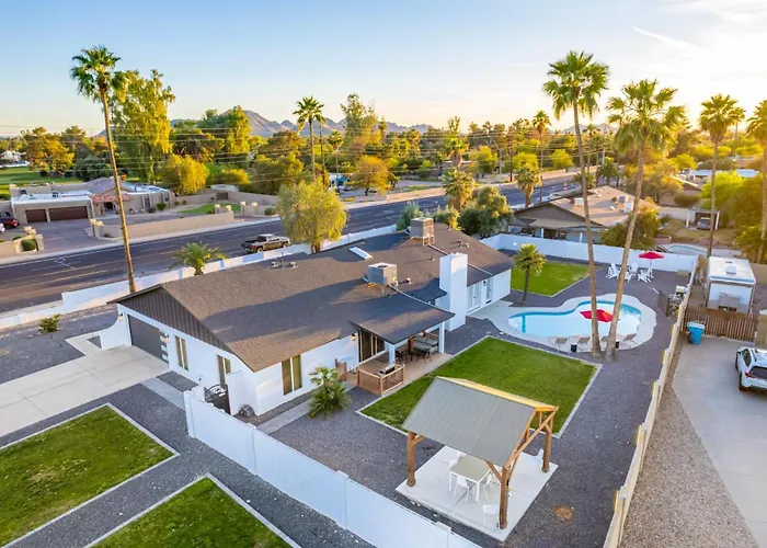 The Agave Family Oasis-Modern 5Br-Pool-Bar