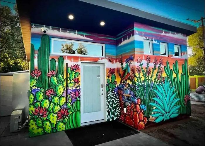 Tiny House Centrally Located In Great Neighborhood