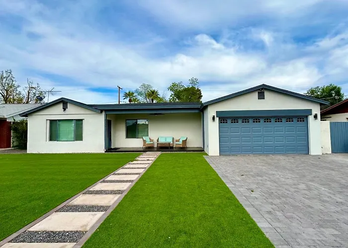 Spacious Lux Home With Garage, Sleeps 12 Guests, Central Phoenix