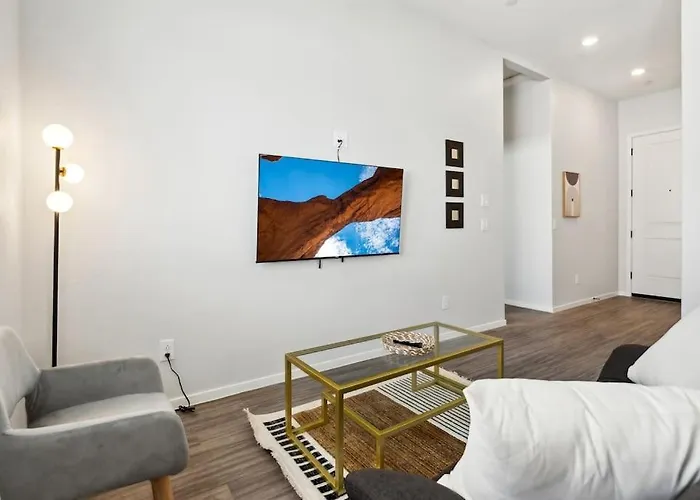Fresh Modern Home In Buckeye With Pool,Bbq