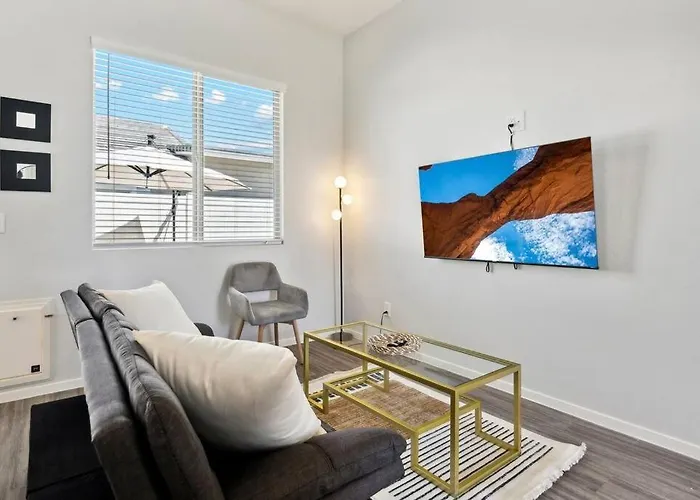 Breezy Modern House In Casa Grande With Pool,Bbq