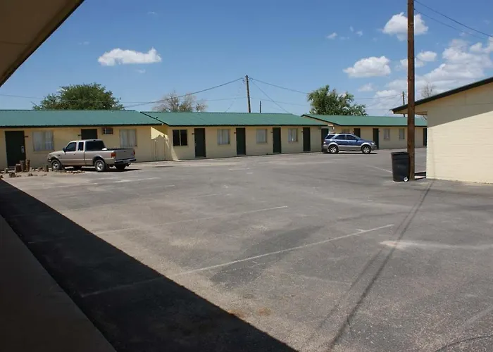 Hwy Express Inn And Suites