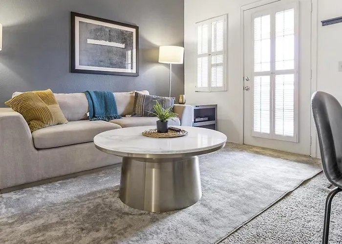 Landing Modern Apartment With Amazing Amenities