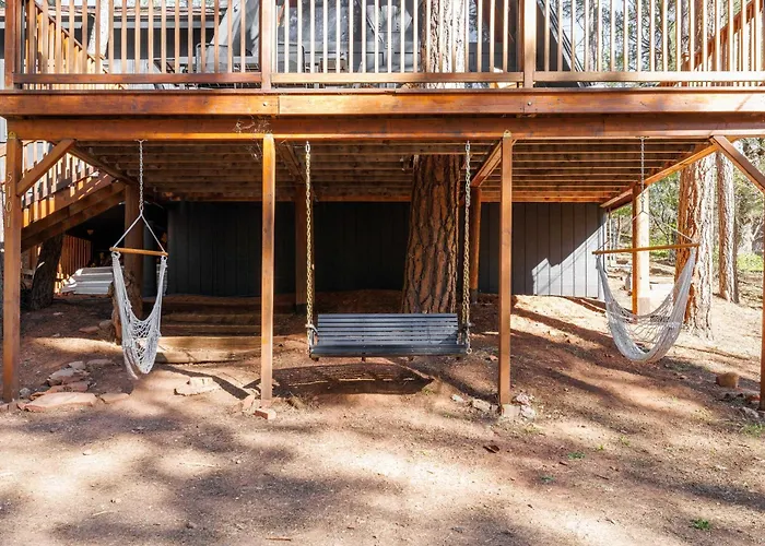 Pet-Friendly Pine Cabin With Hot Tub And Fire Pit!