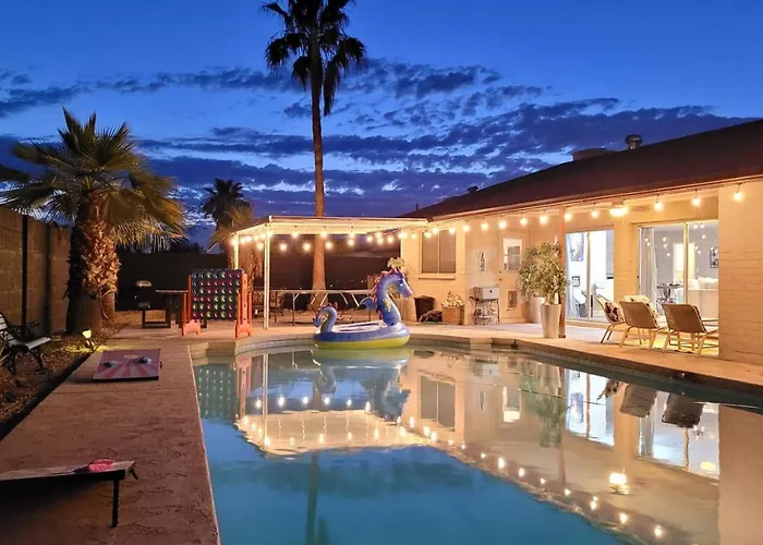 Glendale Getaway Parkwest Pool - Glendale Getaway-Pool - Stadium- Westgate- King Bed