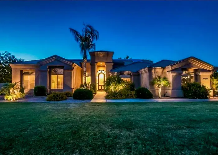 Saltwater Pool & Fire Pit: Luxe Queen Creek Oasis!