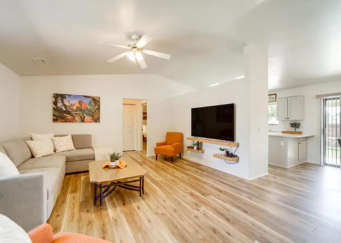 3 Mi To Old Town Cottonwood: Sunny Home W/ Bbq