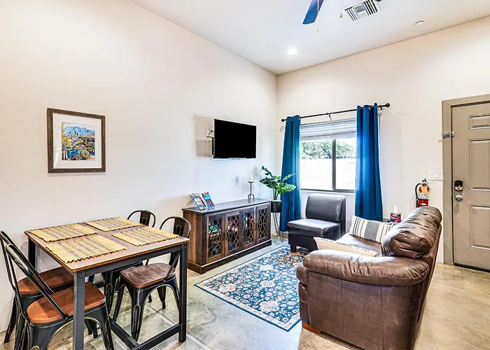 1 Mi To Arizona Stadium Charming Tucson Condo!