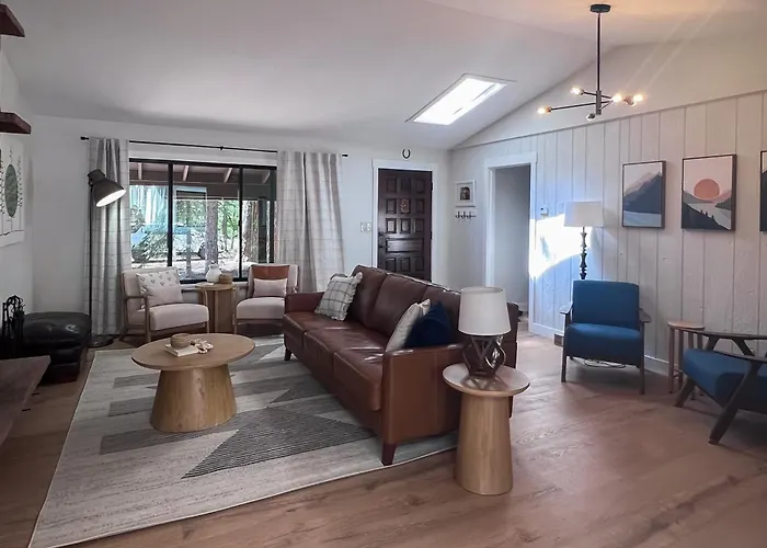 Hot Tub & Game Room! Pinetop 'Wild Horse Retreat'