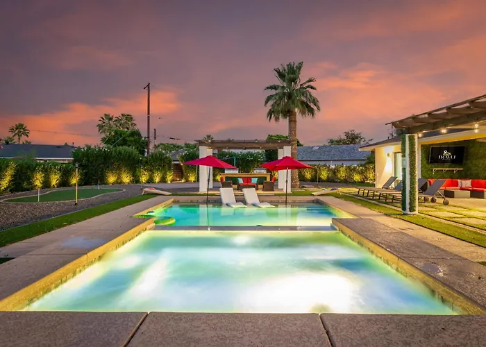New Windsor Modern Retreat Pool Spa Volleyball