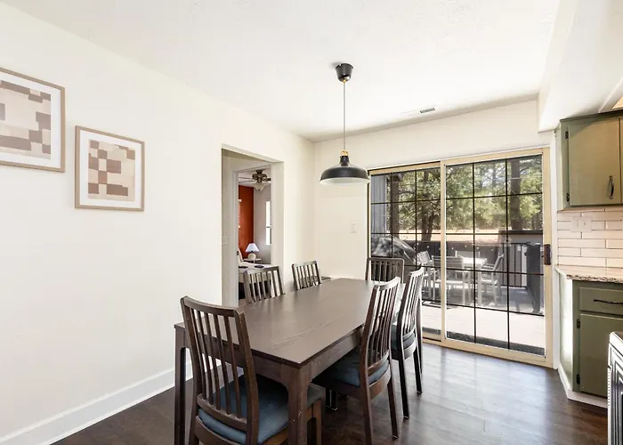 Chic Flagstaff Oasis: 5 Bedrooms & Fenced For Pets
