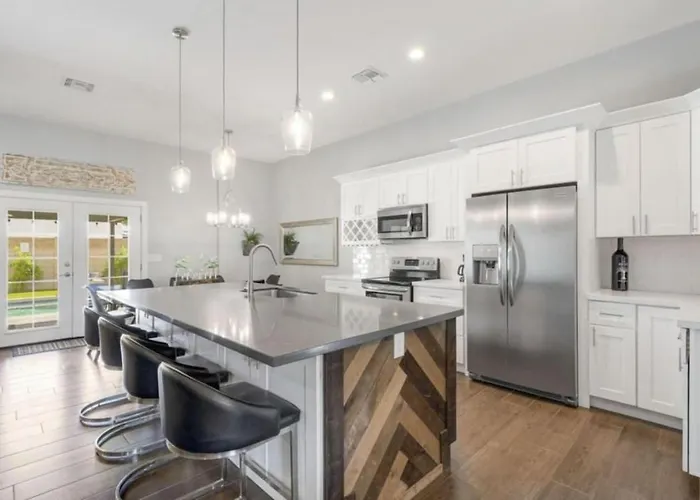 New Remodel In Old Town W Heated Pool