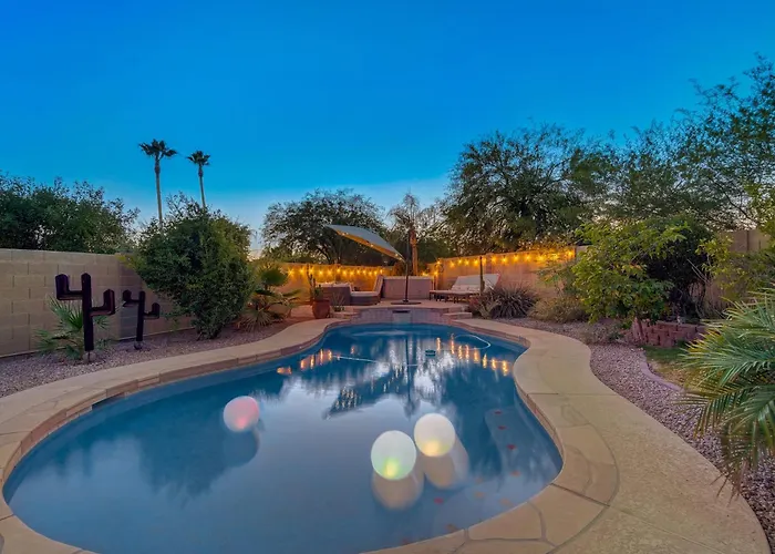 Kiva Cove Pool & Sun Loungers On The Patio